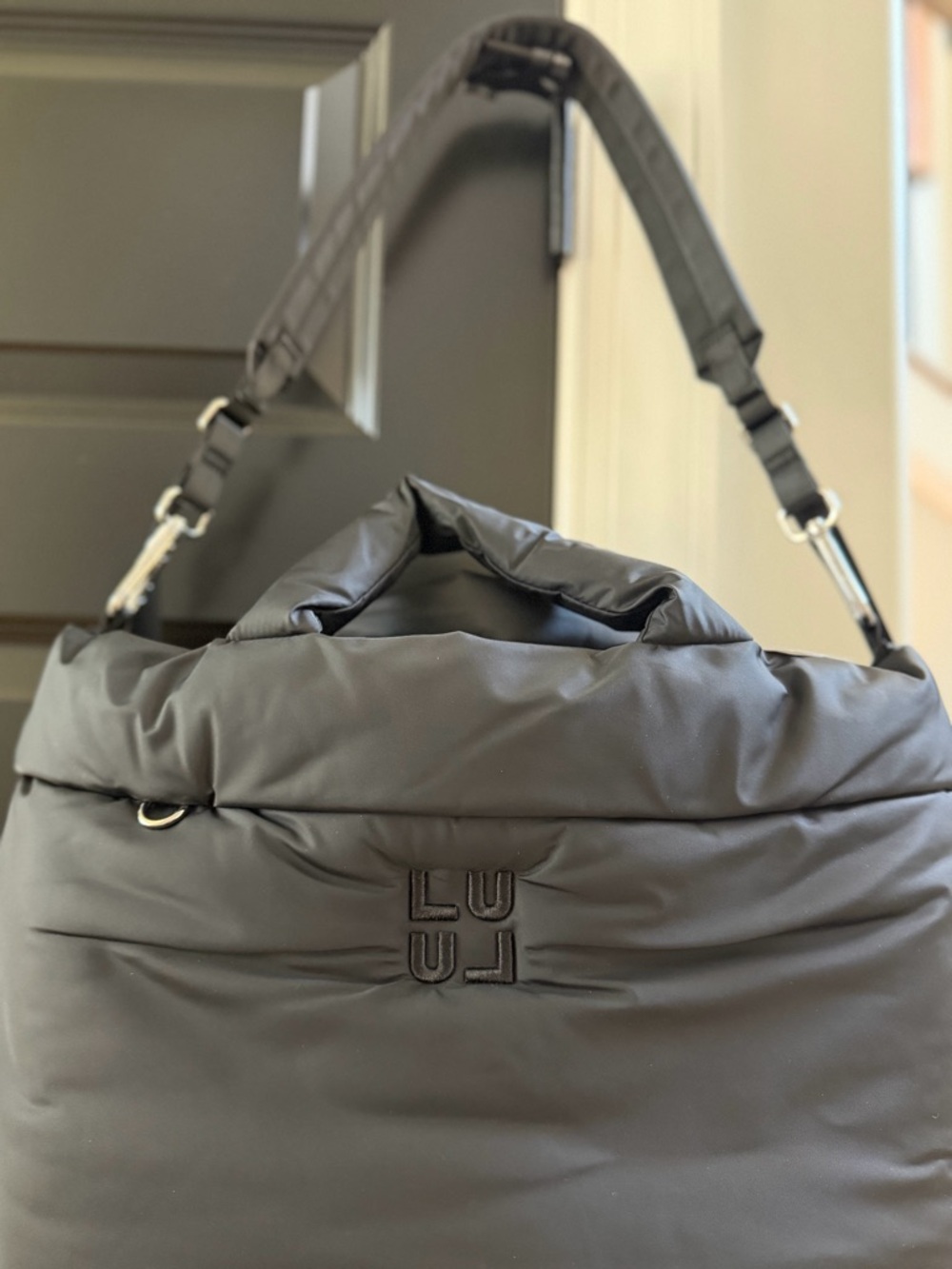 LULULEMON travel tote - Picture 3 of 5
